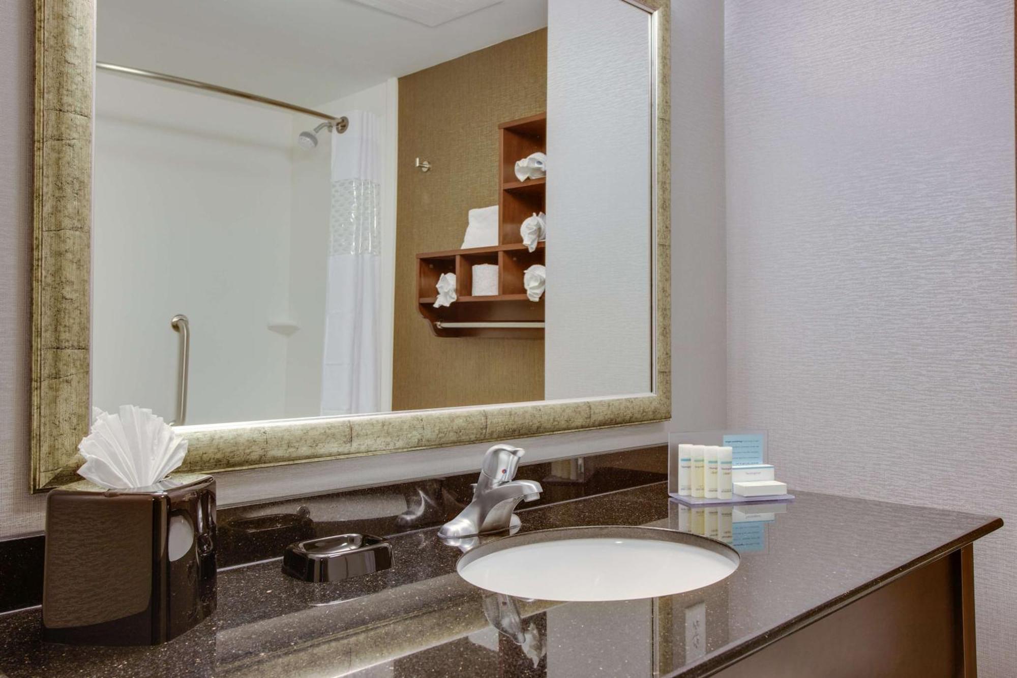 Hampton Inn & Suites Philadelphia/בנסאלם מראה חיצוני תמונה
